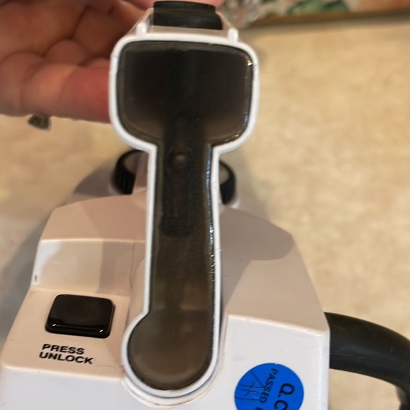 Voltage Valet Travel Iron - Picture 7 of 9